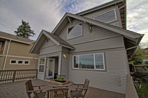 Craftsman with view of Seattle