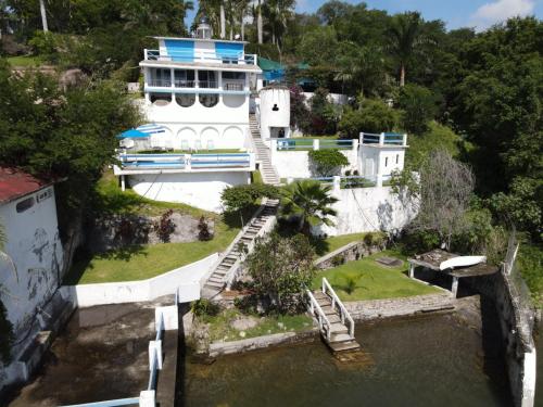 Azul de Luna Teques in Tequesquitengo, Mexico