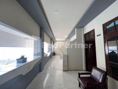 Varanda/terraço, Hotel Dewi near GOR Merdeka Jombang Mitra RedDoorz in Jombang