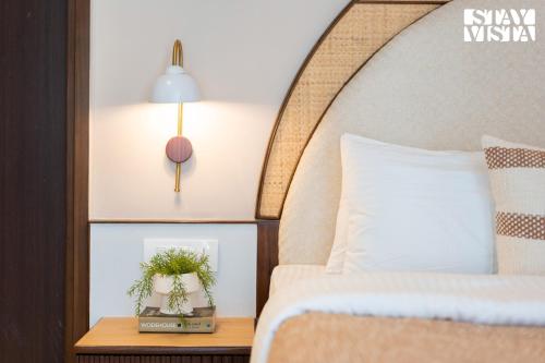Sunlit Splendour by StayVista near Nagaon beach boasting an Outdoor pool and Modern chic interiors, Alibag (zdjęcie 10)