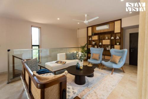 Sunlit Splendour by StayVista near Nagaon beach boasting an Outdoor pool and Modern chic interiors, Alibag (zdjęcie 6)