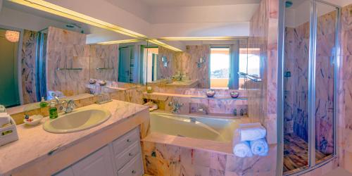 Superior Suite with Sea View image 6