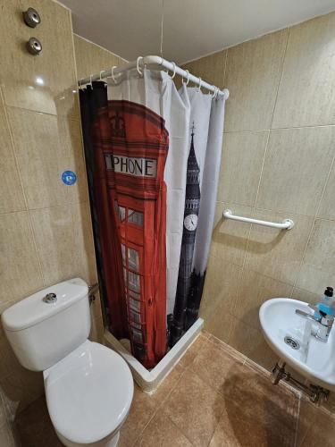 Twin Room image 10