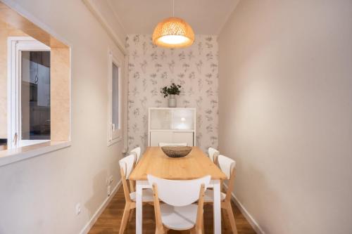 Sagrada Familia 2 min away, Spacious 3BR, Barcelona 4