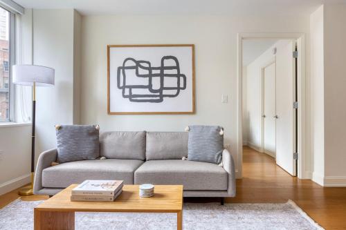 Midtown East 2br w Ggym doorman wd nr parks NYC-1148 in New York, USA