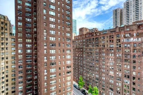 Midtown East 2br w Ggym doorman wd nr parks NYC-1148 in New York, USA