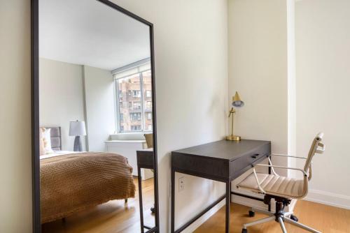 Midtown East 2br w Ggym doorman wd nr parks NYC-1148 in New York, USA