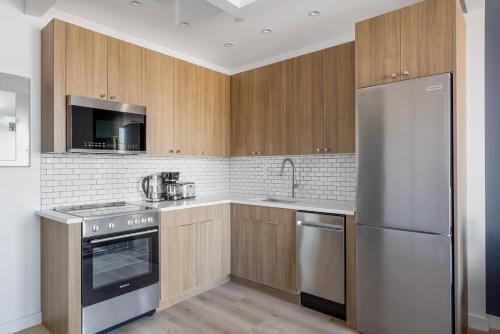 Dumbo 1br w gym roof nr TimeOut Building NYC-958 in Brooklyn, USA