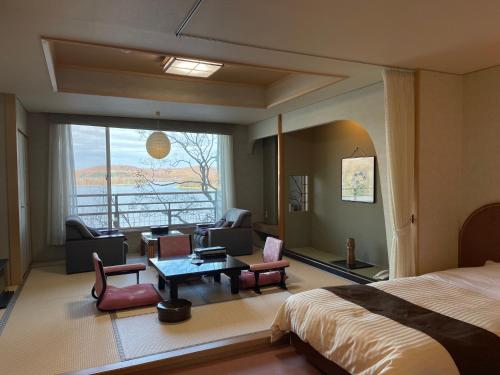 room detail thumbnail 1