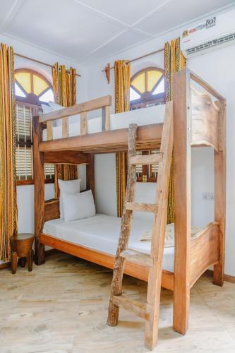 Shoki Shoki Hotel Stone Town - Tap to explore photos