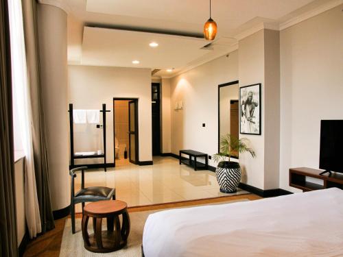 Deluxe Double or Twin Room image 3