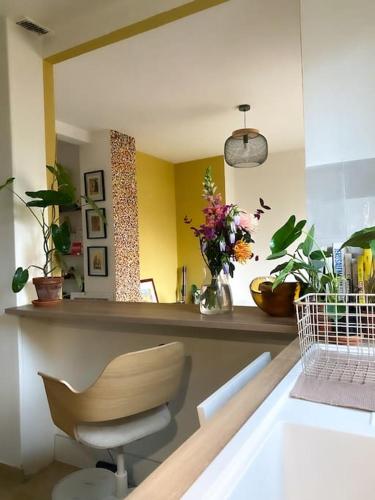 Colorful & cozy flat - 10 min walk from Paris