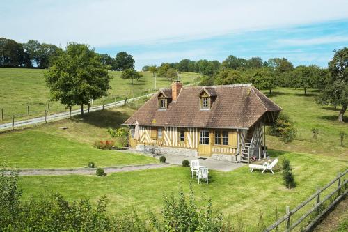 La cour du manoir gîte à louer Heuland