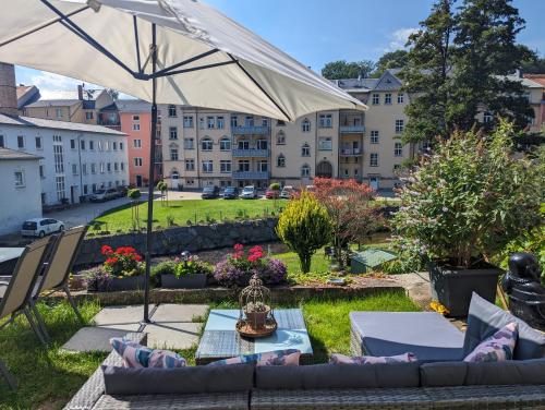 Urlaubsmagie - Ferienwohnung Uhunest - Gemeinschaftsgarten mit Pool & Sauna - UO3, Sebnitz (fotografie 8)