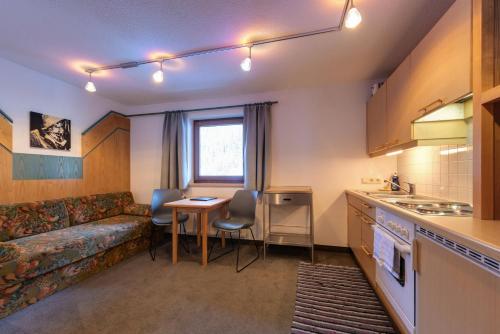 Superior One-Bedroom Apartment (2 Adults)