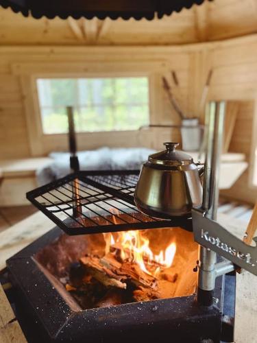 Traditional cottage with hot tub