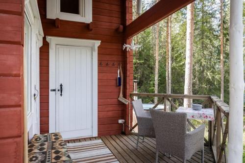 Traditional cottage with hot tub