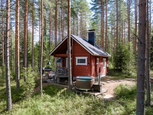 Traditional cottage with hot tub