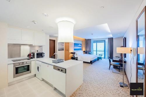 Luxury Stay at The Address Dubai Mall Residences