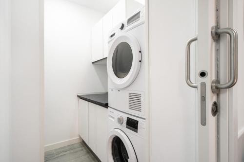 Three-Bedroom Apartment room in Chueca San Antón Apartment