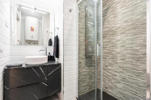 Three-Bedroom Apartment image 9