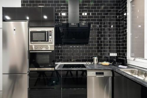 Three-Bedroom Apartment image 8