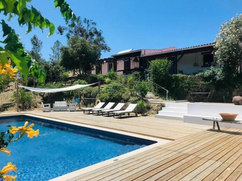 Stunning fazenda w/ beautiful pool and privacy gîte à louer Amoreiras