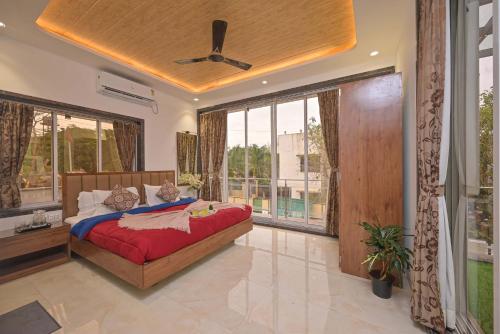 Azure Retreat Villa By Tropicana Stays near Della Adventure