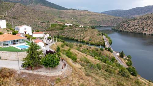 Skats, RENT4REST DOURO RIVER VIEW FAMILY RETREAT 3BD Apartment in Sao Joao Da Pesqueira