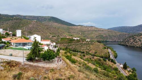 Skats, RENT4REST DOURO RIVER VIEW FAMILY RETREAT 3BD Apartment in Sao Joao Da Pesqueira