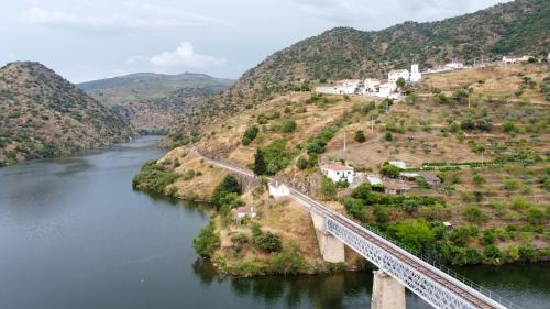 Skats, RENT4REST DOURO RIVER VIEW FAMILY RETREAT 3BD Apartment in Sao Joao Da Pesqueira