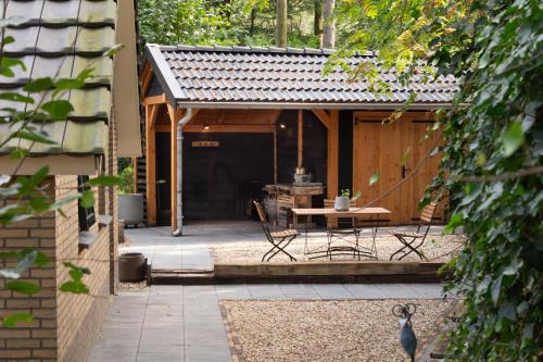 A szálláshely kívülről, Veluwe vakantiehuis - Bosuil Lodge in Lunterse Buurtbos