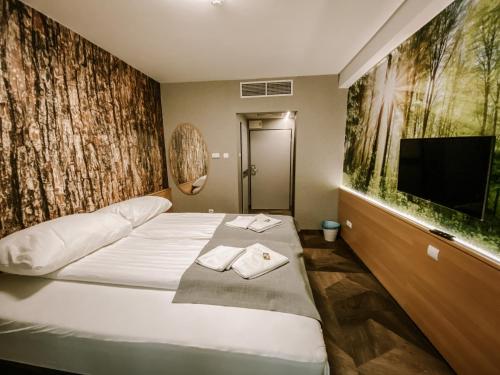 Park Hotel - image 6