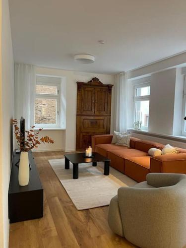 BG Living & Hosting - Stilvolle Mosel-Ferienwohnung "Alte Apotheke" in Ürzig - 2 Schlafzimmer, bis 5 Personen, Fahrradkeller & WLAN in Ürzig, Deutschland