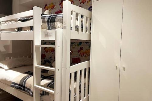 Picture of Lovely 3 Bedroom Apartment With Private Garden In Edinburgh City Centre