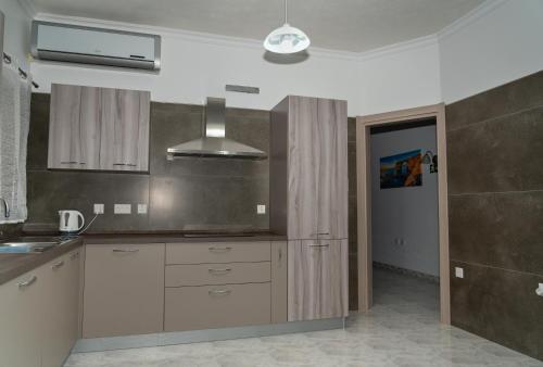 keuken, Sea-View Studio Apartment - Sleeps 2 in Marsascala