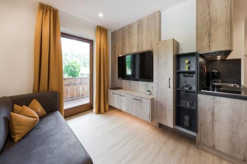 1 king bed, 1 sofa bed