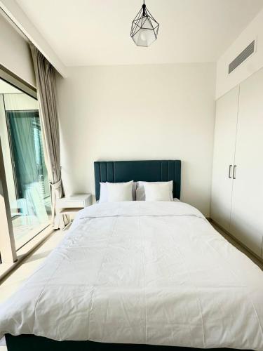 Luxury Apartment Downtown Dubai Mall Burj Khalifa View free Netflix & Prime Video - image 14