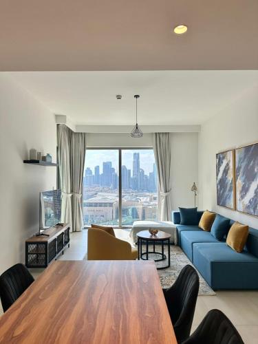Luxury Apartment Downtown Dubai Mall Burj Khalifa View free Netflix & Prime Video - image 4