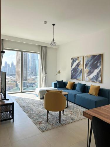 Luxury Apartment Downtown Dubai Mall Burj Khalifa View free Netflix & Prime Video - image 2