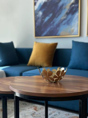 Luxury Apartment Downtown Dubai Mall Burj Khalifa View free Netflix & Prime Video - image 5