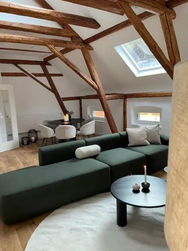 Mosel-Charm - Urige Dachgeschosswohnung für 6 Personen - 3 Schlafzimmer, Fahrradkeller & Gratis WLAN - BG Living & Hosting in Ürzig, Deutschland