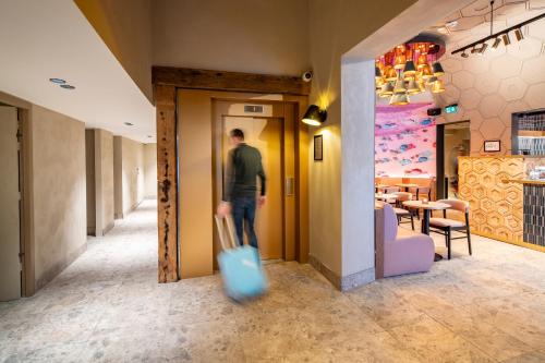 Rokin Hotel - image 2