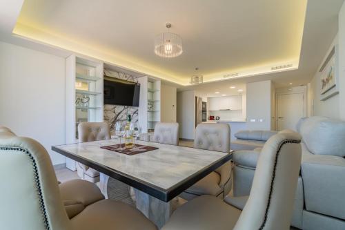 Modern Apartment in Estepona Ref M39