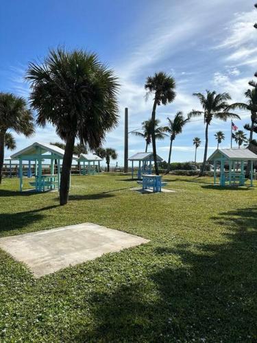 Melbourne Beach 4/3 Home steps to Beach w/Jacuzzi Melbourne Beach 4/3 Home steps to Beach w/Jacuzzi