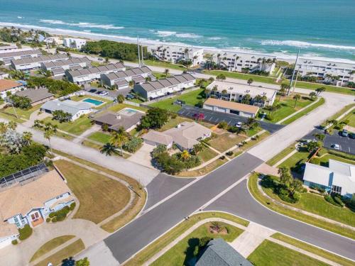 Melbourne Beach 4/3 Home steps to Beach w/Jacuzzi Melbourne Beach 4/3 Home steps to Beach w/Jacuzzi