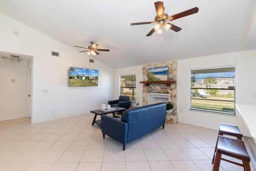 Melbourne Beach 4/3 Home steps to Beach w/Jacuzzi Melbourne Beach 4/3 Home steps to Beach w/Jacuzzi