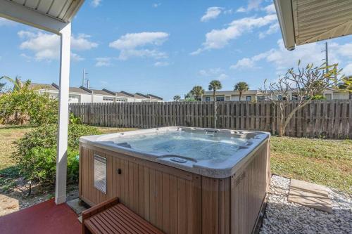 Melbourne Beach 4/3 Home steps to Beach w/Jacuzzi in Melbourne Beach (FL)