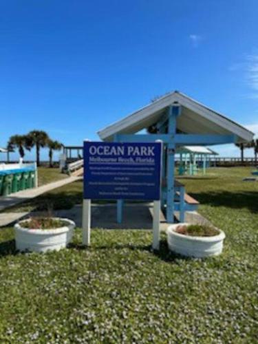 Melbourne Beach 4/3 Home steps to Beach w/Jacuzzi Melbourne Beach 4/3 Home steps to Beach w/Jacuzzi