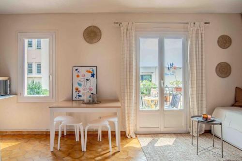 Appartement climatisé en plein centre avec balcon - Location saisonnière - Saint-Jean-Cap-Ferrat